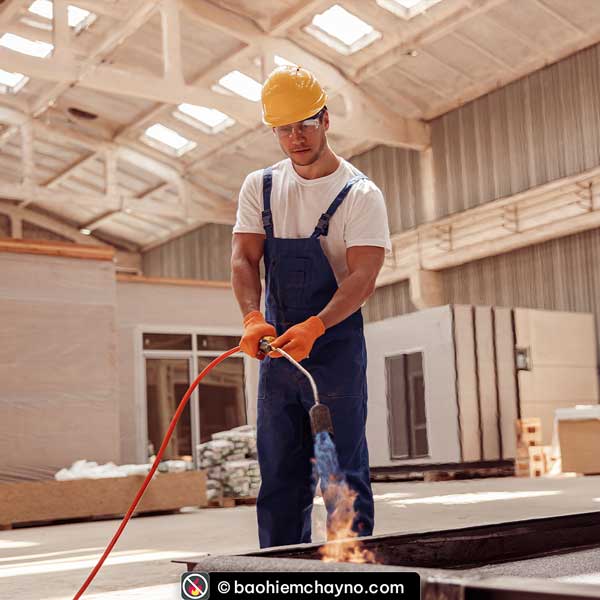 Trên thị trường hiện tại gần như 100% các công ty bảo hiểm phi nhân thọ đều triển khai bảo hiểm cháy nổ. Tuy nhiên Mức phí và Mức khấu trừ phải tuân theo Nghị định 23 và Nghị định 97 về bảo hiểm cháy nổ